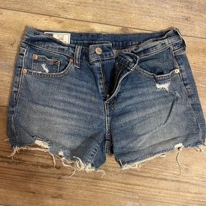 Gap 3” Mid Rise Denim Shorts